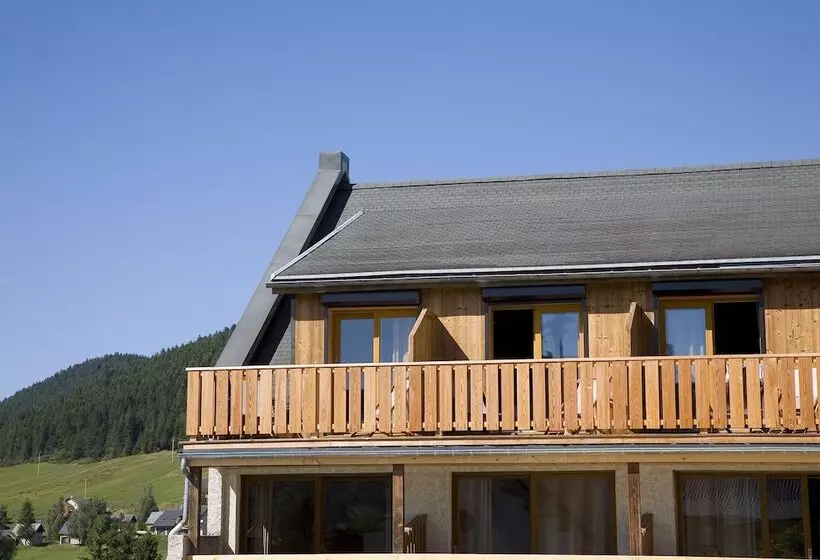 Отель Hôtel Et Spa Les Clarines