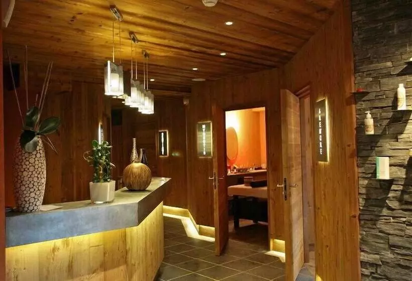 Отель Hôtel Et Spa Les Clarines