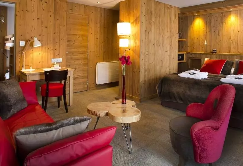 Отель Hôtel Et Spa Les Clarines