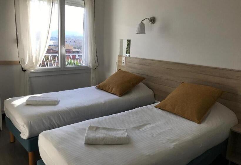 هتل Hôtel La Petite Bohème