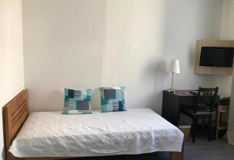 هتل Hôtel La Petite Bohème