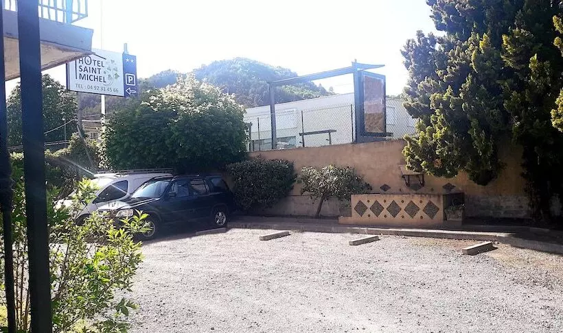 בית מלון כפרי Hôtel Saintmichel