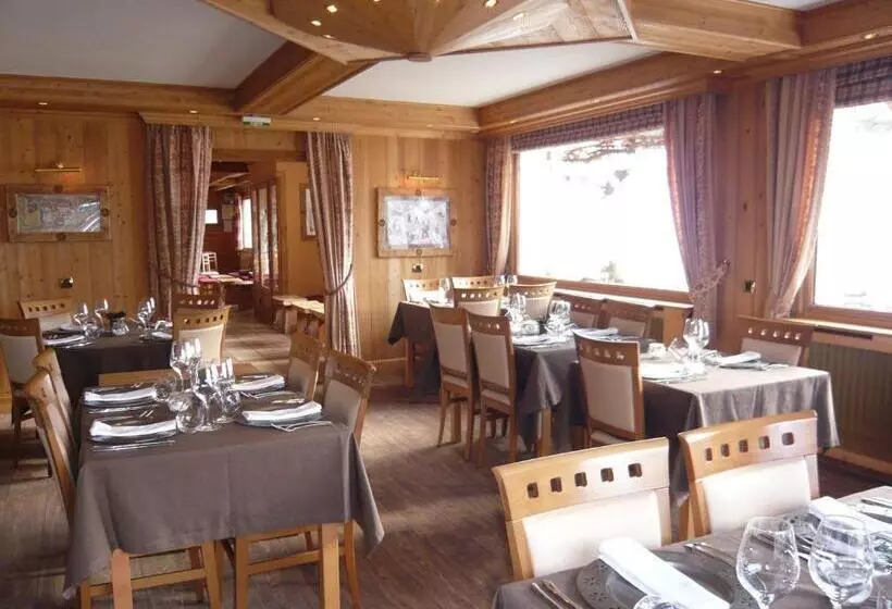 Отель Le Caprice Des Neiges