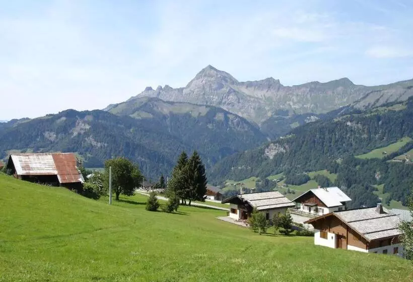 Отель Le Caprice Des Neiges