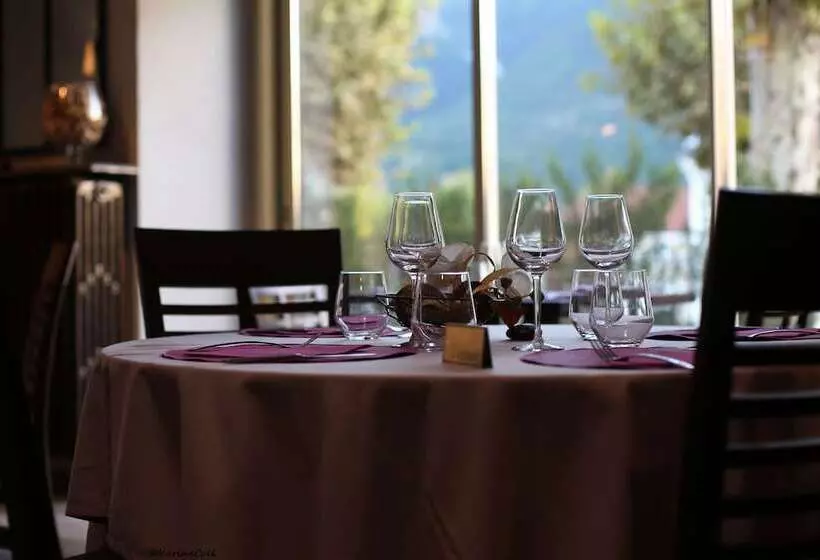 Logis Hotel & Restaurant Le Carnot