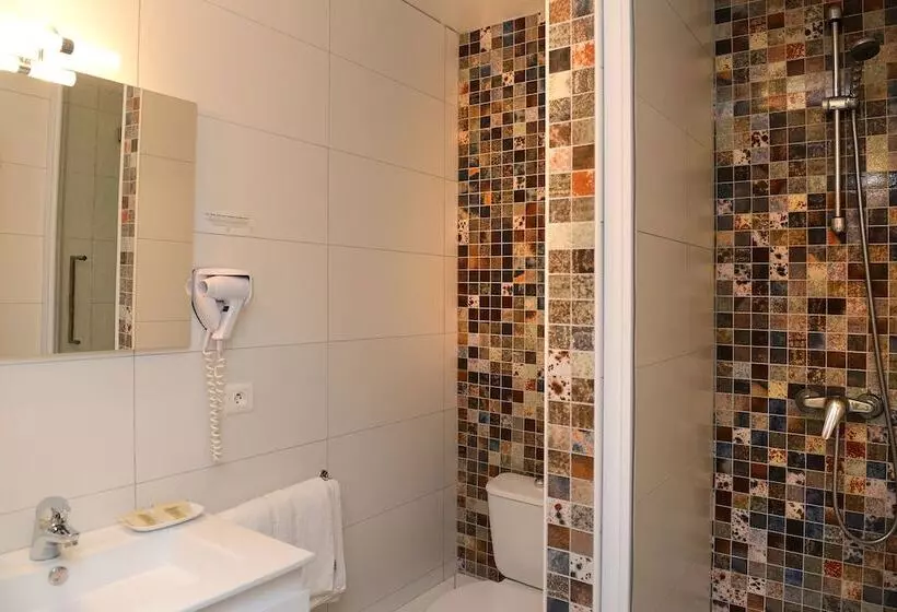 فندق Logis Hôtel Andreinia & Cabanes