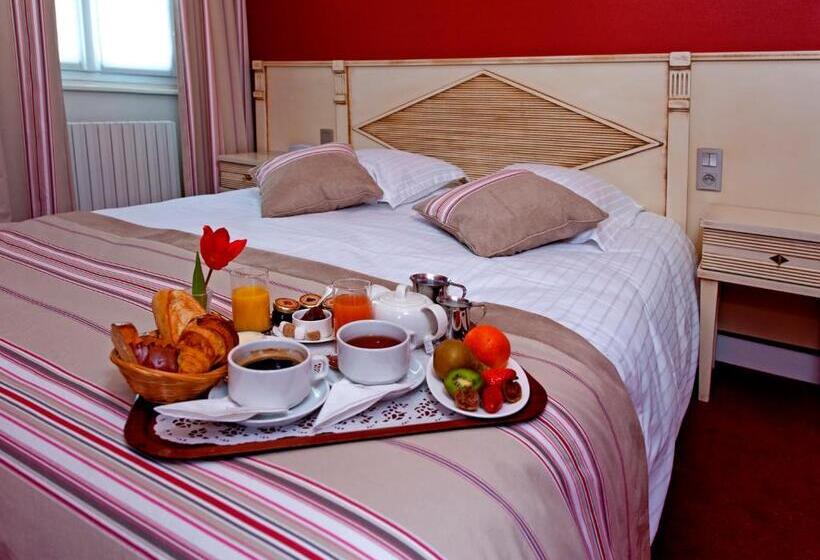 ホテル Logis Auberge De La Sélune