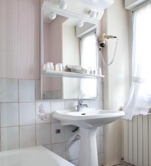 ホテル Logis Auberge De La Sélune