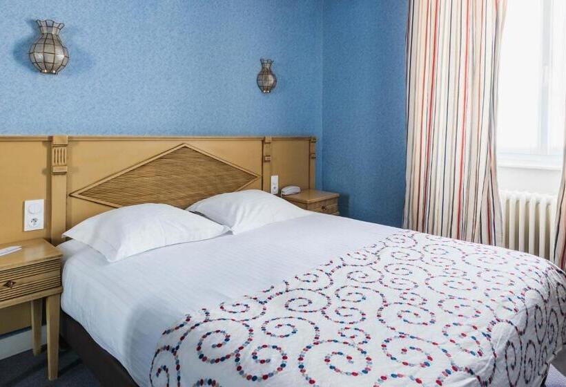 ホテル Logis Auberge De La Sélune