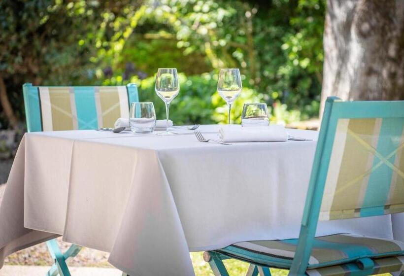 ホテル Logis Auberge De La Sélune