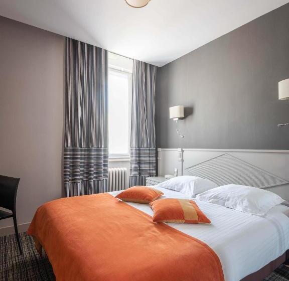 ホテル Logis Auberge De La Sélune