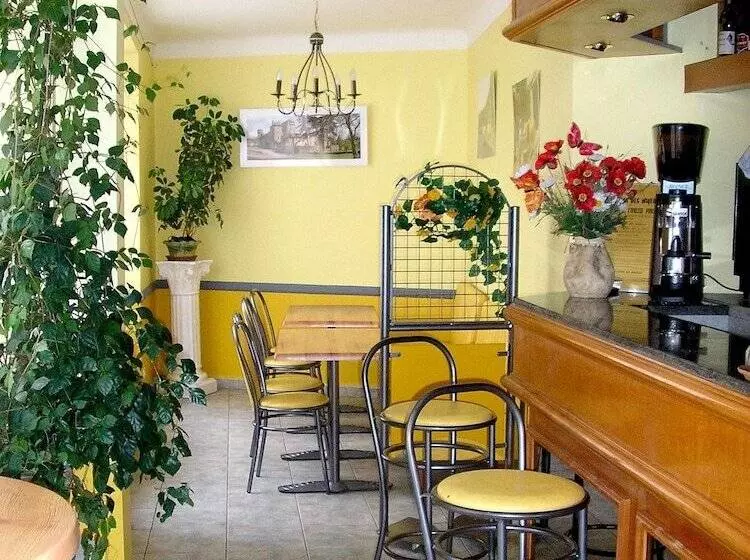 酒店 Logis Hôtel Restaurant Cazes Arazat