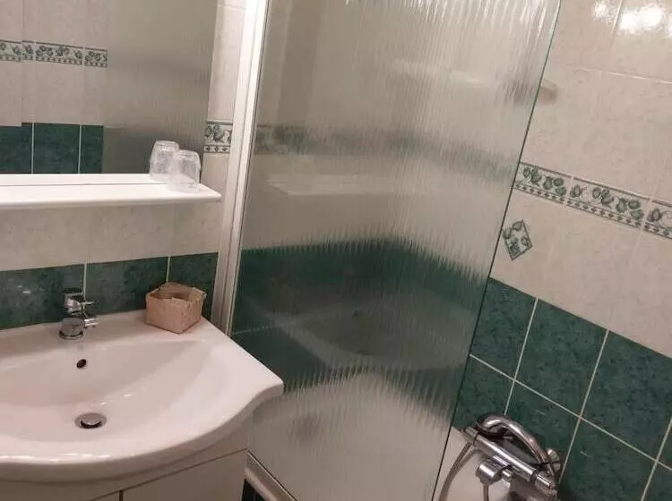 Hotel Logis De L Europe Restaurant Le Cepage