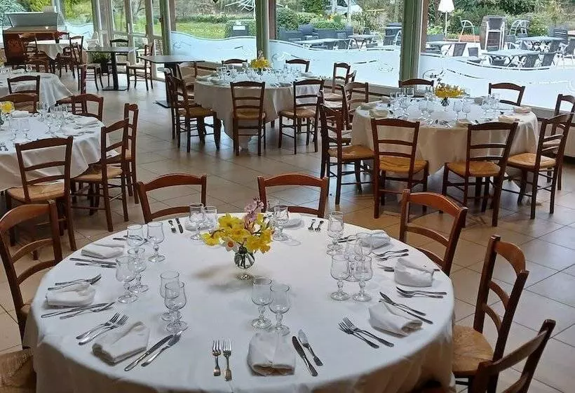 ホテル Logis Hôtel De France