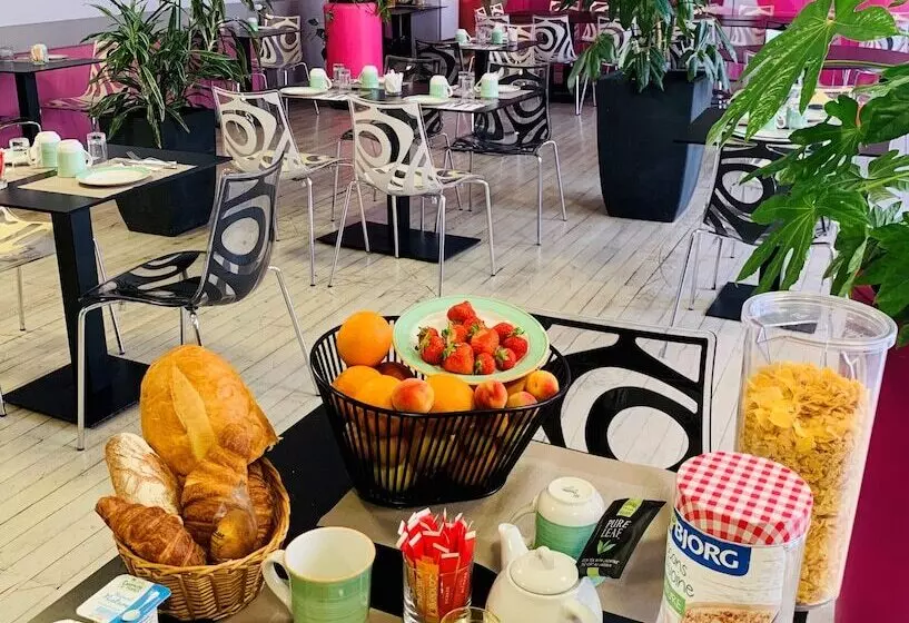 ホテル Logis Hôtel Restaurant Le Fontarabie