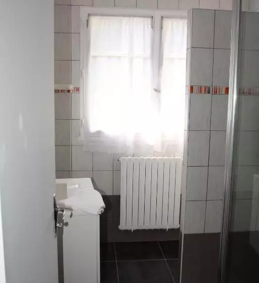 Отель Restaurant Des Deux Vallées