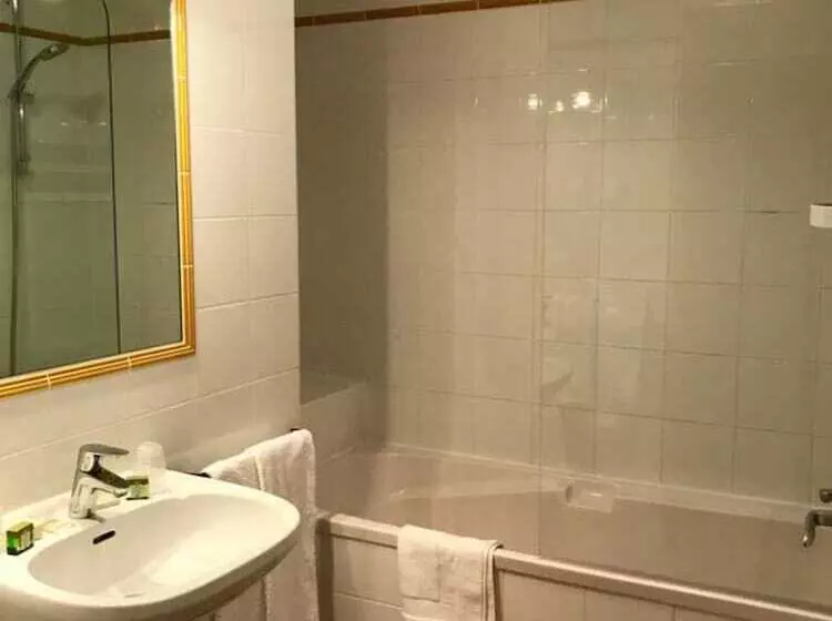 فندق ريفى Auberge Du Fel