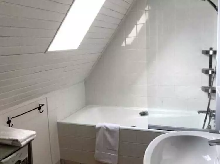 فندق ريفى Auberge Du Fel