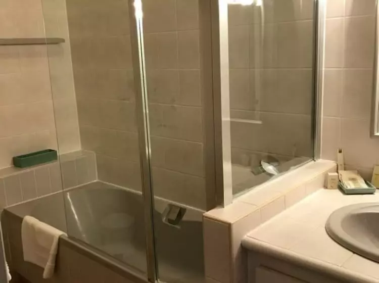 فندق ريفى Auberge Du Fel