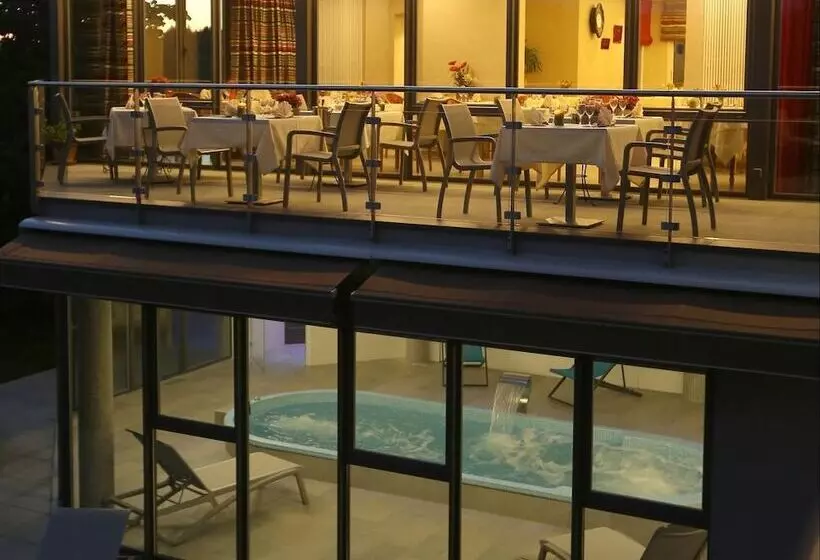 Отель Hôtel Le Provence