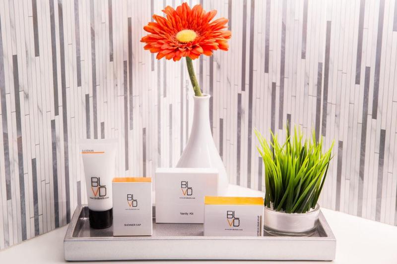 בית מלון כפרי The Blvd  & Suites  Adults Only