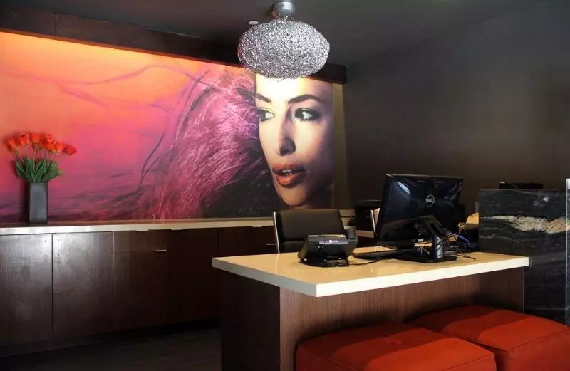 酒店 The Blvd  & Suites  Adults Only