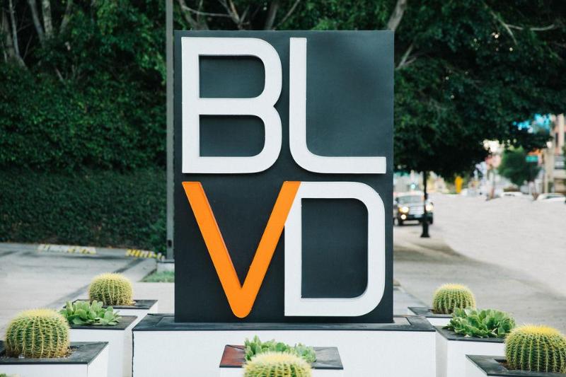 בית מלון כפרי The Blvd  & Suites  Adults Only