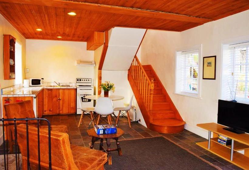 Отель Cleburne Homestead