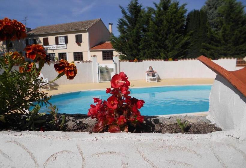 Hotelli Logis De La Garenne