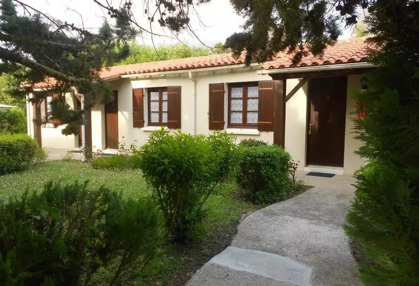 ホテル Logis De La Garenne