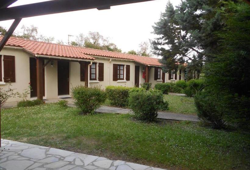 Hotelli Logis De La Garenne