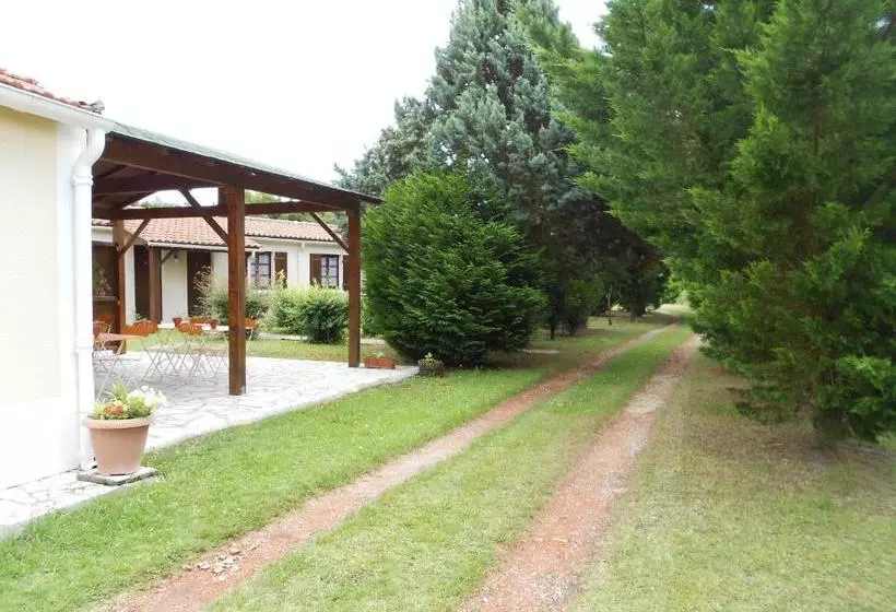 ホテル Logis De La Garenne