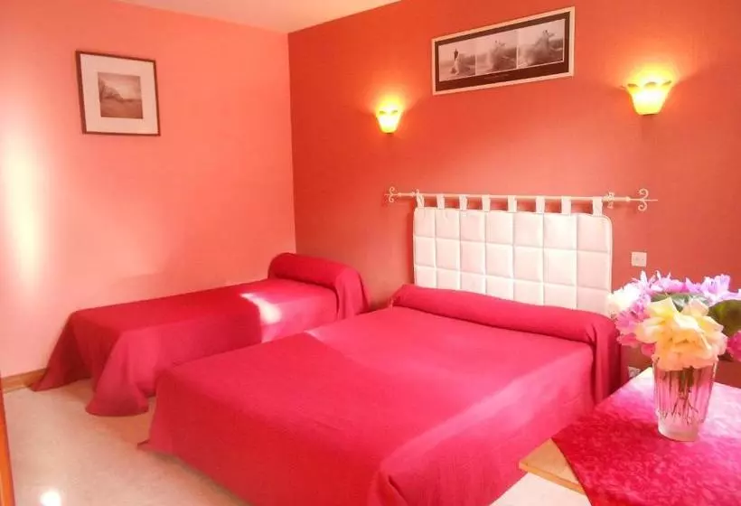 ホテル Logis De La Garenne