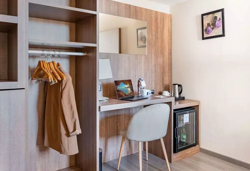 Отель Best Western Hôtel Des Barolles   Lyon Sud