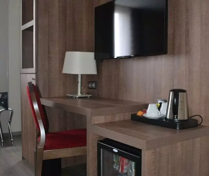 Отель Best Western Hôtel Des Barolles   Lyon Sud