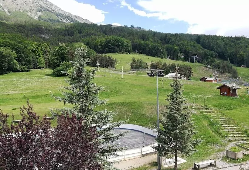 فندق Hôtel Espace Montclar