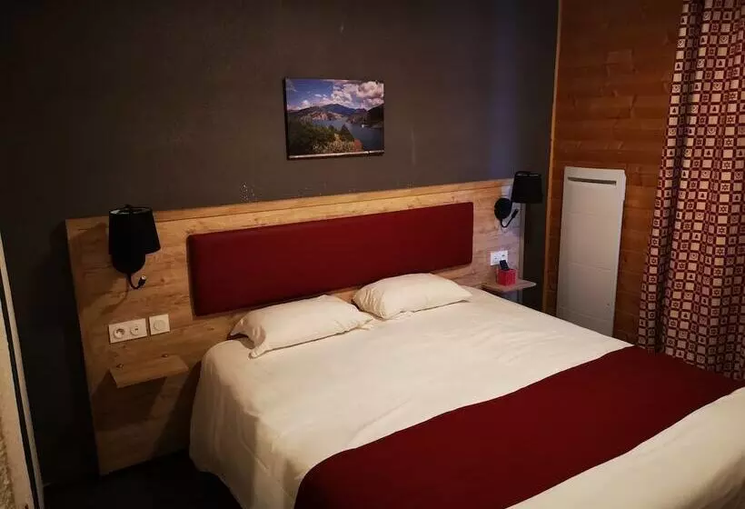 فندق Hôtel Espace Montclar