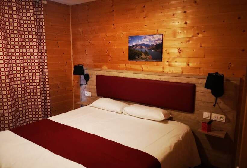 هتل Hôtel Espace Montclar