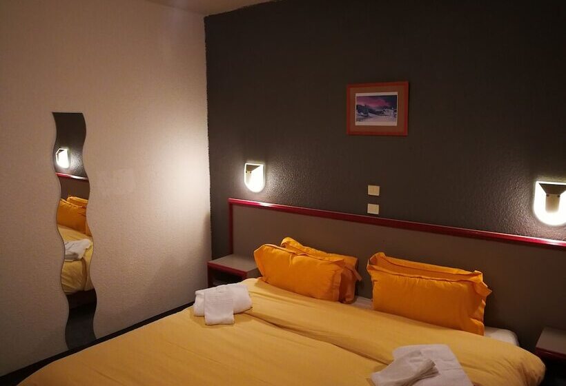 هتل Hôtel Espace Montclar