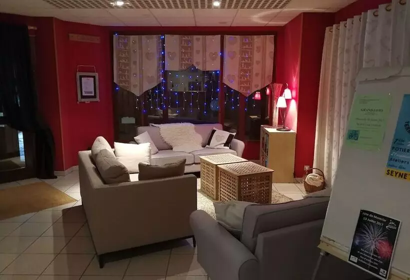 فندق Hôtel Espace Montclar