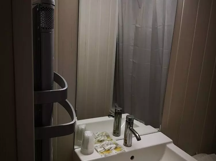 فندق Hôtel Espace Montclar