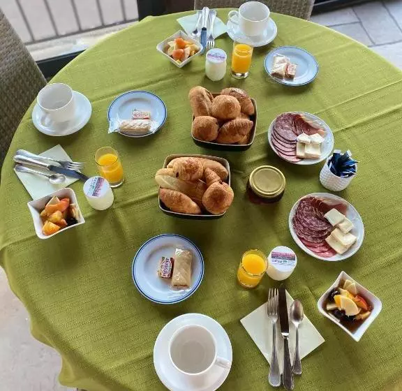 فندق L Oustal Del Barry