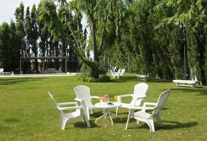 Hotel La Posada De Madryn