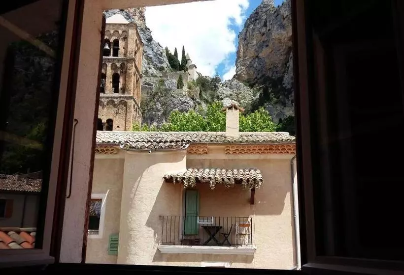 هتل Le Relais De Moustiers