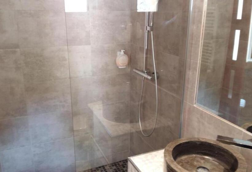 Отель Le Relais De Moustiers