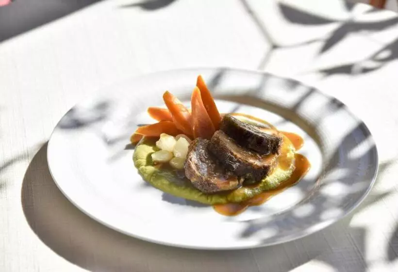 هتل Le Relais De Moustiers