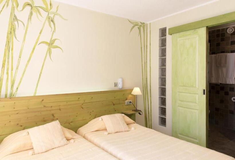 Отель Le Relais De Moustiers