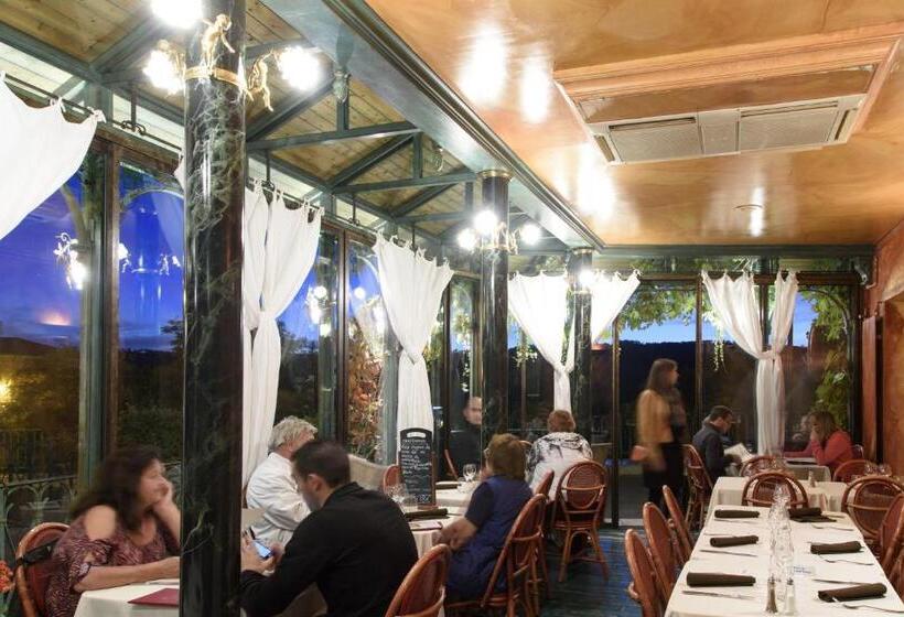 Отель Le Relais De Moustiers