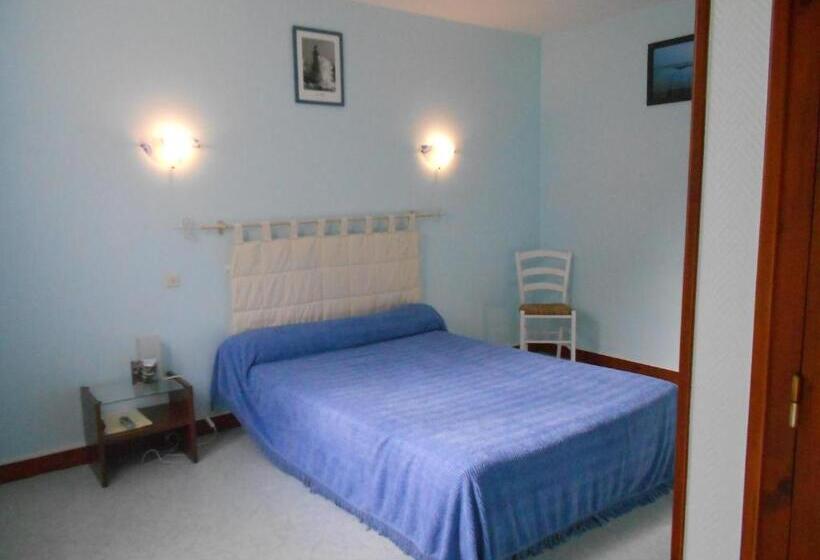 Hotelli Logis De La Garenne