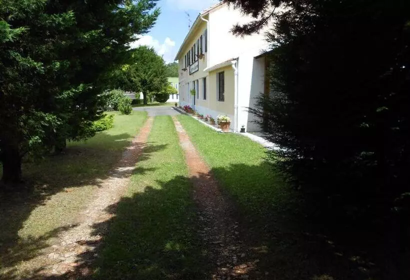 ホテル Logis De La Garenne
